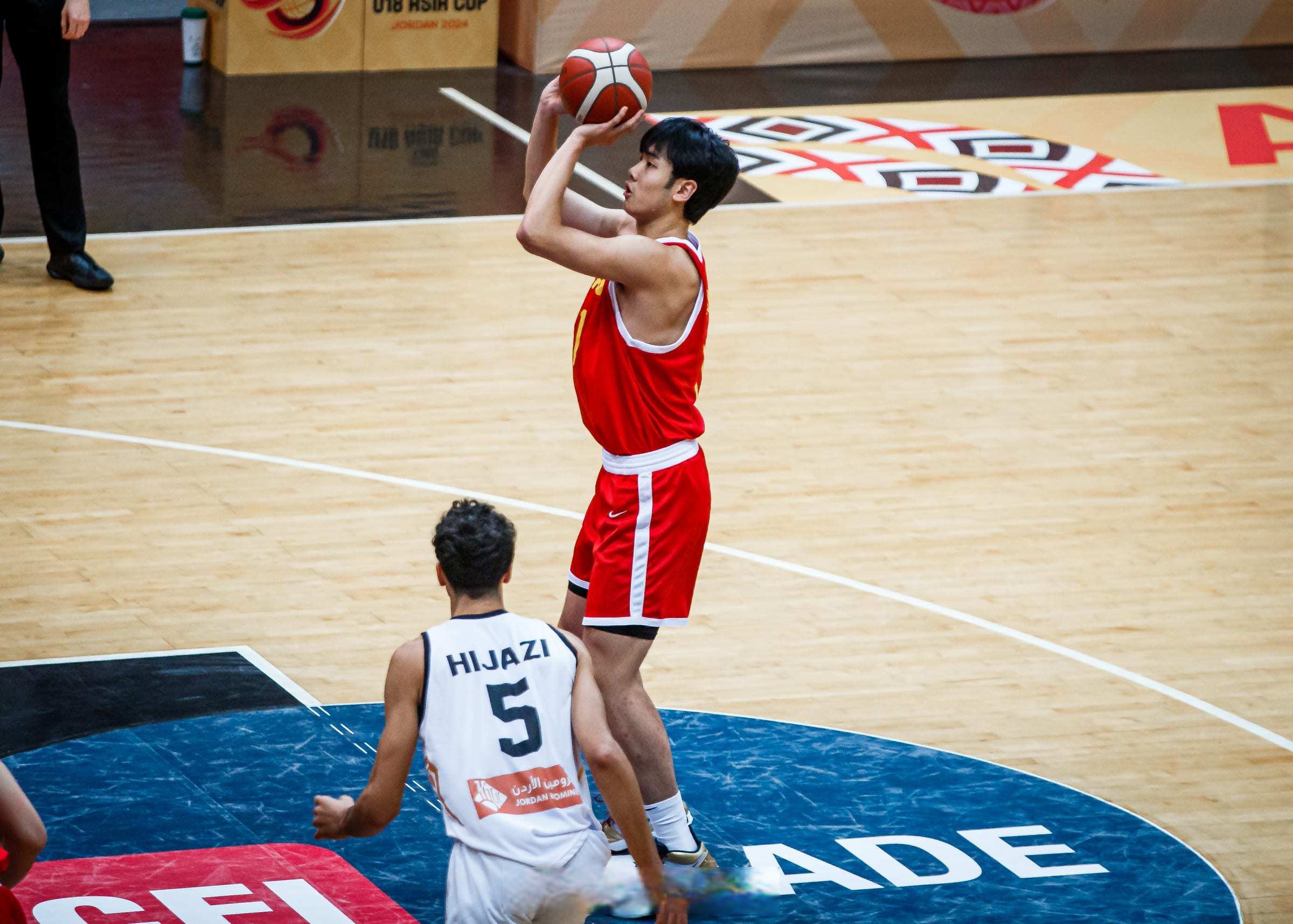 爱游戏平台-加时末段广东宏远绝杀压哨：亚冠节点到来，球迷炸锅，身体对抗强度拉满 